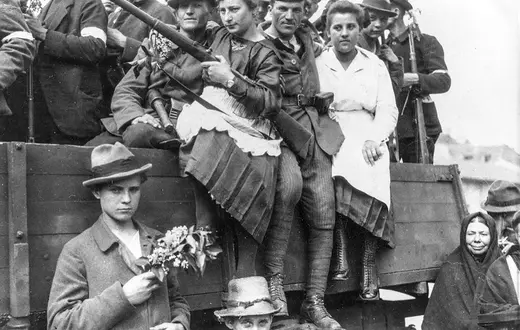 Polscy powstańcy i cywile podczas trzeciego powstania śląskiego, 1921 r. / ULLSTEINBILD / BEW