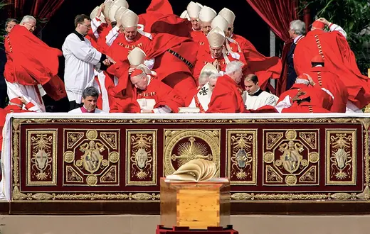 Kardynałowie podczas pogrzebu Jana Pawła II, plac św. Piotra w Watykanie, 8 kwietnia 2005 r. MAX ROSSI / REUTERS / FORUM / 