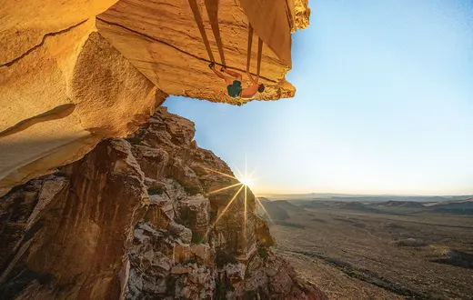 Kadr z filmu dokumentalnego „Alex Honnold: The Soloist VR”. Desert Gold, Nevada, 3 września 2021 r. / RENAN OZTURK / RED BULL / AFP / EAST NEWS