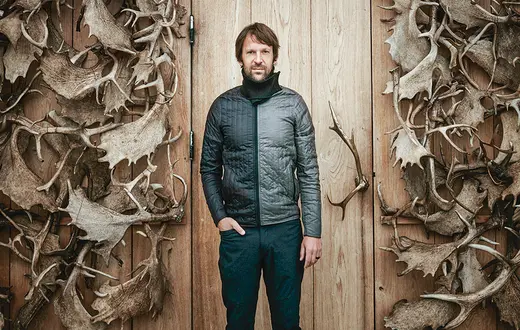 René Redzepi przed drzwiami Nomy. Kopenhaga, 2 grudnia 2022 r. / DITTE ISAGER / New York Times / East News