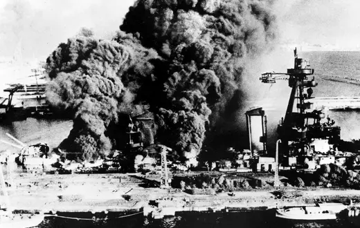 Port w Tulonie, 27 listopada 1942 roku: francuska flota sama sobie zadaje śmiertelny cios / fot. Keystone, Getty Images, FPM / 