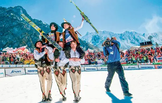 Kamil Stoch i Adam Małysz, ostatni konkurs Pucharu Świata, Planica (Słowenia), 20 marca 2011 r. / MATIC KLANSEK VELEJ / EXPA / PAP