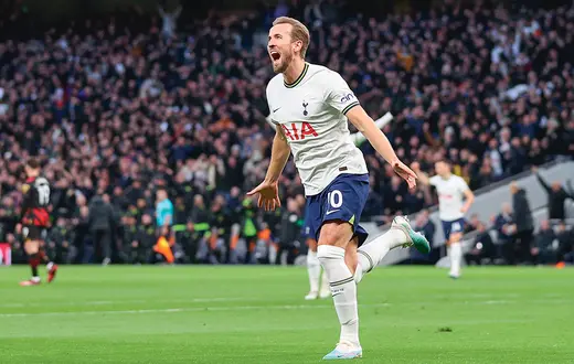 Harry Kane został właśnie najlepszym strzelcem w dziejach swojego klubu: w meczu z ­Manchesterem City zdobył 267. gola dla Tottenhamu. Londyn, 5 lutego 2023 r. / ADRIAN DENNIS / AFP / EAST NEWS