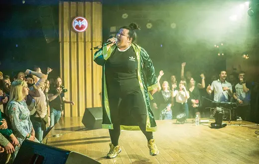 Alona Sawranenko – czyli Alyona Alyona – na koncercie w Charkowie, maj 2019 r. / PAWEŁ PIENIĄŻEK