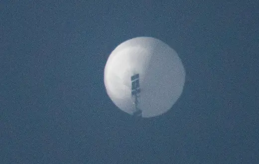 Chiński balon szpiegowski nad Montaną, USA – zdjęcie wykonane przez mieszkańca Billings w stanie Montana 1 lutego 2023 r. / / fot. Chase Doak / Wikimedia Commons