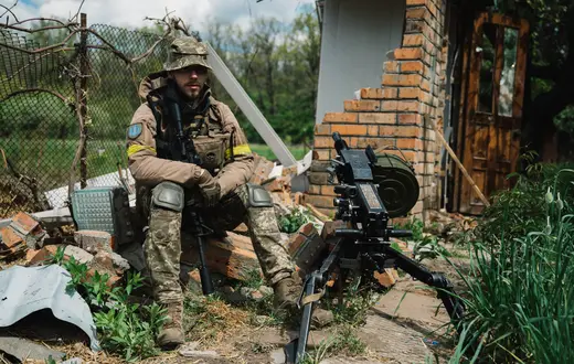 28-letni Jan ze Lwowa całe dorosłe życie spędził w armii. Teraz jest dowódcą kompanii legionu międzynarodowego. 17 maja 2022 r. / FOT. PAWEŁ PIENIĄŻEK / 