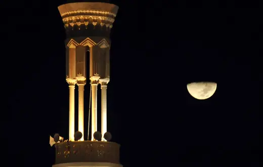 Minaret na meczecie Namira, w pobliżu Mekki / FOT. MUSTAFA OZER / AFP / EAST NEWS / 