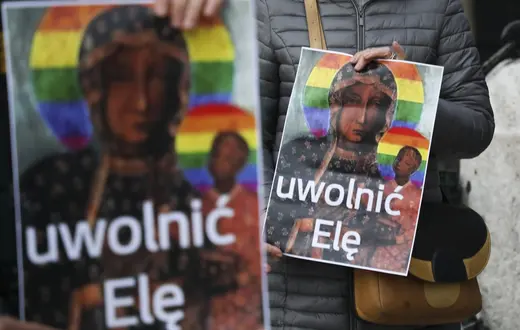 Protest w obronie Elżbiety Podleśnej autorki plakatu Matki Boskiej Czestochowskiej z tęczą. Kraków, 6 maja 2019 r. / / Fot. Beata Zawrzel/REPORTER