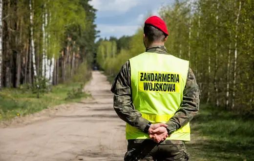 Poszukiwania resztek tajemniczego obiektu wojskowego w lesie pod Bydgoszczą, 27 kwietnia 2023 r. / fot. Tomasz Czachorowski/Polska Press/East News / 