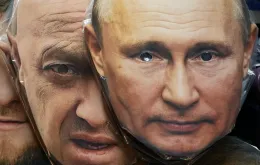 Maski na twarz przedstawiające Jewgienija Prigożyna i Władimira Putina w sklepie z pamiątkami w Sankt Petersburgu, 4 czerwca 2023 r. / FOT. Associated Press/East News / 
