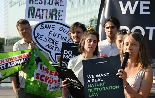 Demonstracja aktywistów na rzecz Nature Restoration Law. Przed Parlamentem Europejskim w Strasburgu przemawia Greta Thunberg. 11 lipca 2023 r. / FOT. FREDERICK FLORIN/AFP/East News / 
