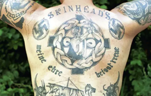 "W życie publiczne weszło pokolenie, które socjalizację przeszło w latach 90. przez subkultury młodzieżowe. w dużej części była to subkultura skinheadów". / Łukasz Głowala / Forum / 