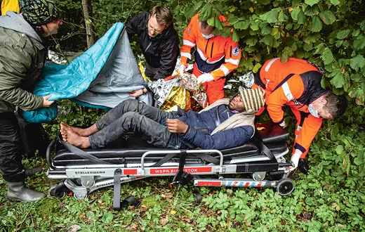 Wolontariusze z Grupy Granica podczas działań w okolicy wsi Łosośna, 21 września 2021 r. / AGNIESZKA SADOWSKA / AGENCJA GAZETA