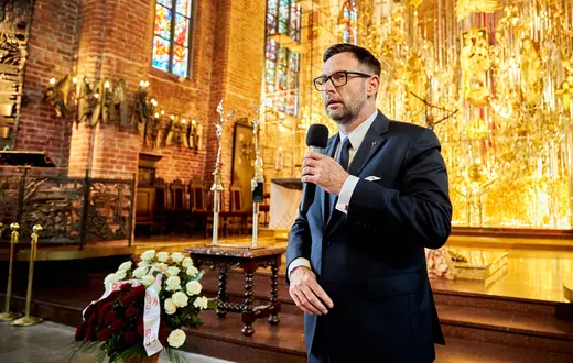Daniel Obajtek na mszy świętej w intencji fuzji Orlenu z Lotosem. Kościół św. Brygidy, Gdańsk, 1 sierpnia 2022 r. / FOT JACEK KOSLICKI / FORUM / 