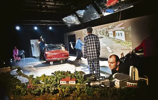 Scena zbiorowa ze spektaklu Pawła Łysaka / fot. Magda Hueckel / TPB