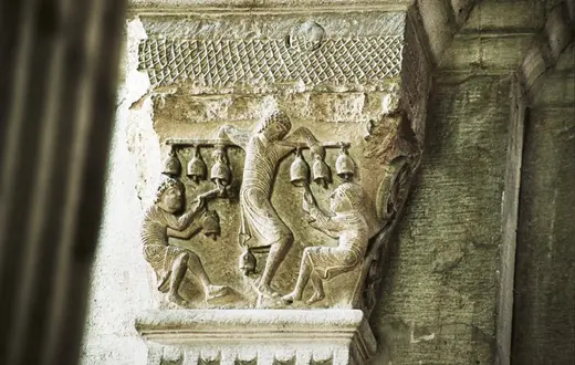 Autun, katedra Świętego Łazarza, personifikacja muzyki, ok. 1160 r. / Fot. Jakub Puchalski