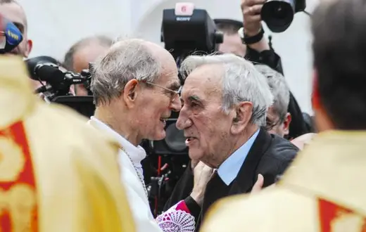 W 20. rocznicę Mszy Pojednania w Krzyżowej spotkali się jej uczestnicy, w tym abp Alfons Nossol i Tadeusz Mazowiecki, 12 listopada 2009 r. / Fot. Wiktor Bakiewicz / REPORTER
