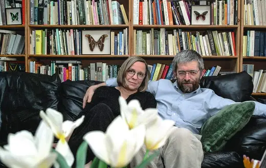 Anna i Stanisław Barańczakowie w Newtonville pod Bostonem, 2002 r . / Fot. Czesław Czapliński / FOTONOVA