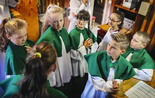 Ministrantki na niedzielnej mszy, Prószków (woj. opolskie), październik 2014 r. / Fot. Sławomir Mielnik dla „TP”