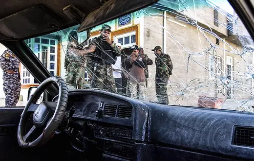 Posterunek pospolitego ruszenia Hashd al Shaabi w Tikricie, wiosna 2015 r. / Fot. Sebastian Backhaus / DPA / PAP