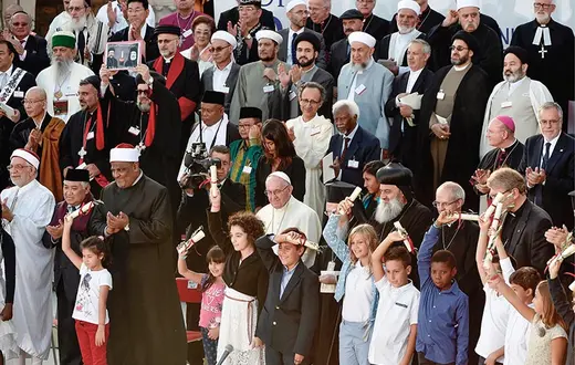 Przed bazyliką św. Franciszka, Asyż, 20 września 2016 r. / Fot. Tiziana Fabi / AFP / EAST NEWS