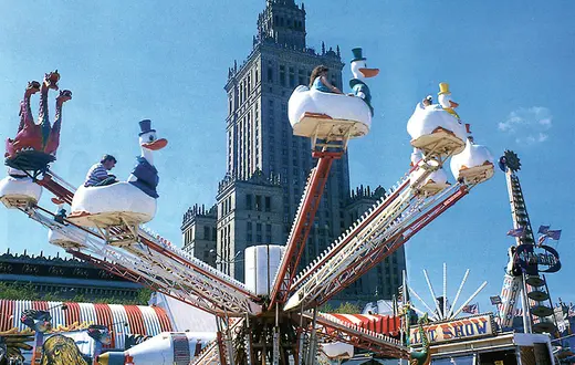 Cricoland na placu Defilad w Warszawie, 1993 r. / Fot. Wojtek Laski / EAST NEWS
