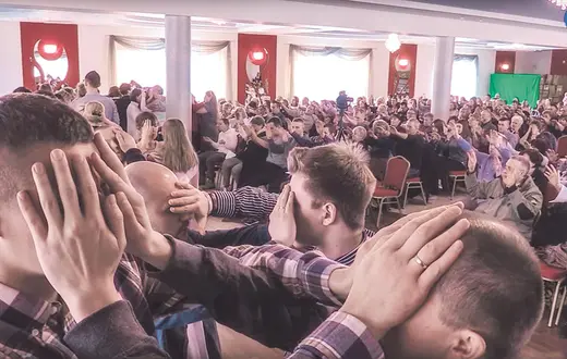 Warsztaty charyzmatyczne w Zambrowie prowadzone przez Marcina Zielińskiego, marzec 2017 r. / Fot. youtube.com