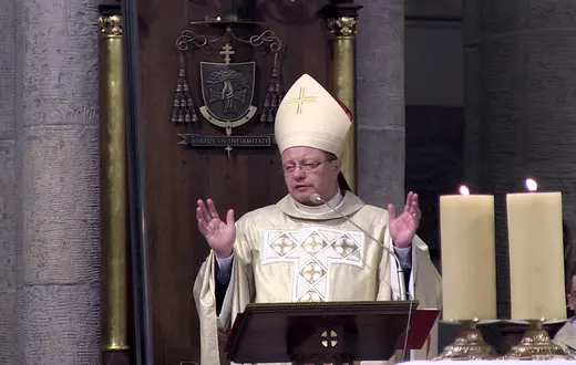 Abp Grzegorz Ryś w łódzkiej archikatedrze, Wielka Sobota 2018 r. / Kadr z nagrania na kanale YouTube Archidiecezji Łódzkiej