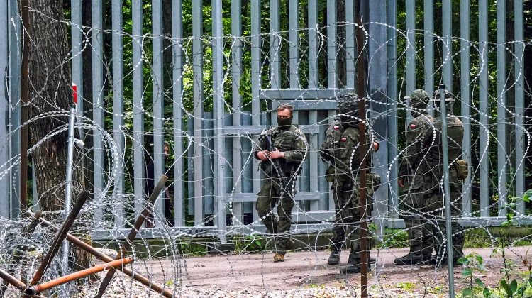 Zapora na granicy Polski i Bialorusi w okolicy wsi Starzyna na Podlasiu. Puszcza Białowieska, 6 czerwca 2024 r. // Fot. Stan Antkowiak / Reporter