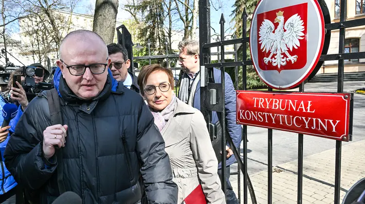 Nowo wybrani sędziowie TK Marcin Dziurda, Anna Korwin-Piotrowska, którzy nie zostali zaprzysiężeni przez prezydenta. Warszawa, 10 kwietnia 2026 r. // Fot. Radek Pietruszka / PAP