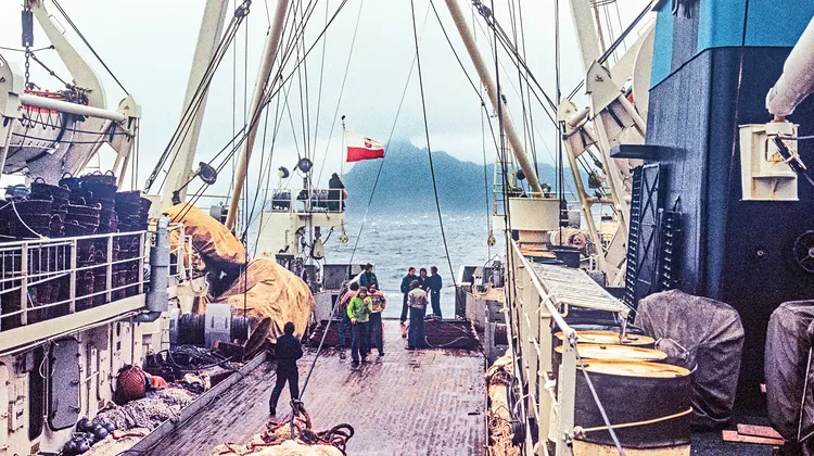 Trawler Tazar” opływa przylądek Horn, styczeń 1976 r. // Fot. Maciej Krzeptowski