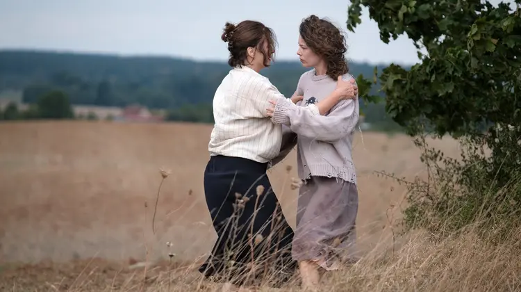 Barbara Auer oraz Paula Beer w filmie „Miroirs III. Barka na oceanie”, reż. Christian Petzold. Niemcy 2025 // materiały prasowe dystrybutora