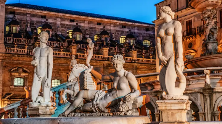 Fontanna Pretoria na Piazza Pretoria w Palermo // Fot. Tolo / Adobe Stock