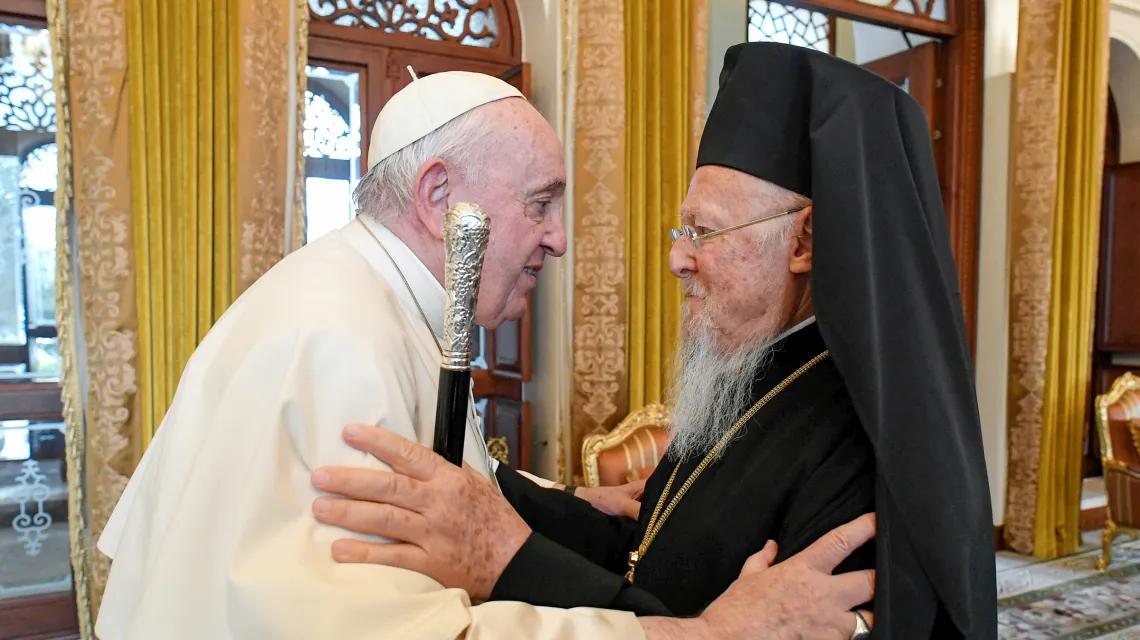 Papież Franciszek i ekumeniczny partriarcha Konstantynopola Bartłomiej / fot. VATICAN MEDIA / AFP / EAST NEWS / 