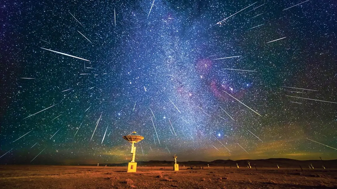 Deszcz meteorytów nad chińskim Obserwatorium Ming’antu w regionie Xilin Gol, 2018 r. / BARCROFT MEDIA / GETTY IMAGES