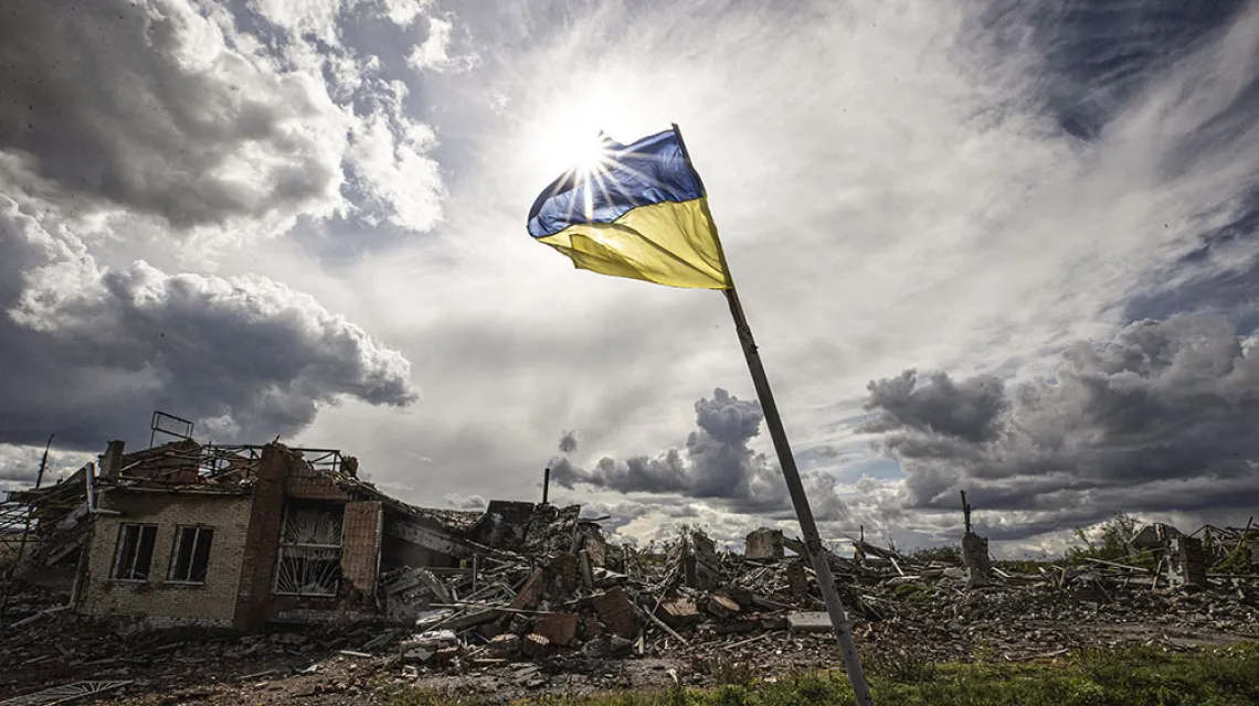 Zniszczone domy w wyzwolonej wsi Dolina w obwodzie donieckim. 2 października 2022 r. / METIN AKTAS / ABACA / PAP