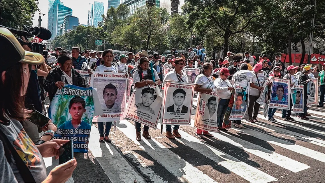 Marsz rodzin zaginionych studentów z Iguali, Mexico City, Meksyk, 23 czerwca 2021 r. / HONORATA ZAPAŚNIK