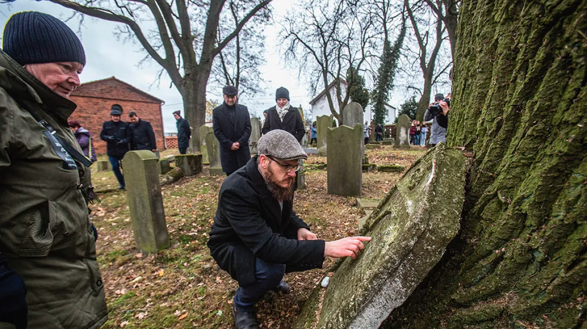 W ramach projektu „Żydowskie Dziedzictwo Kulturowe” zorganizowano ceremonię odsłonięcia oznaczenia cmentarza żydowskiego w Oleśnie. / M. STAROWIEYSKA / MUZEUM POLIN