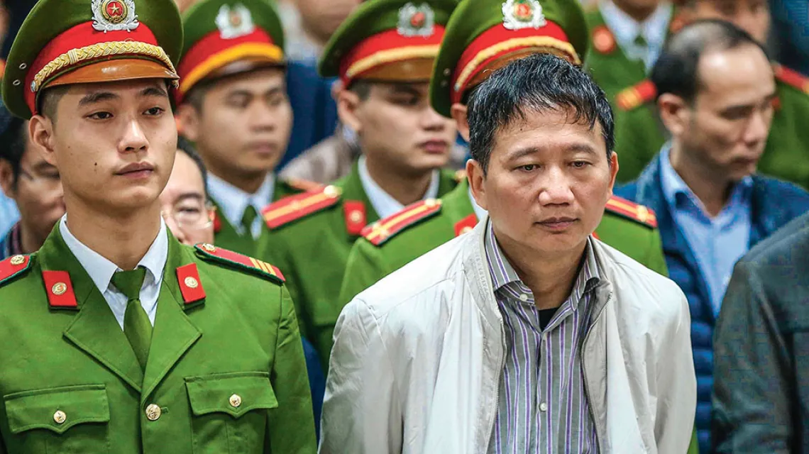 Trinh Xuan Thanh podczas odczytywania sentencji wyroku podwójnego dożywocia,  Hanoi, marzec 2018 r. / VIETNAM NEWS AGENCY / AFP / EAST NEWS