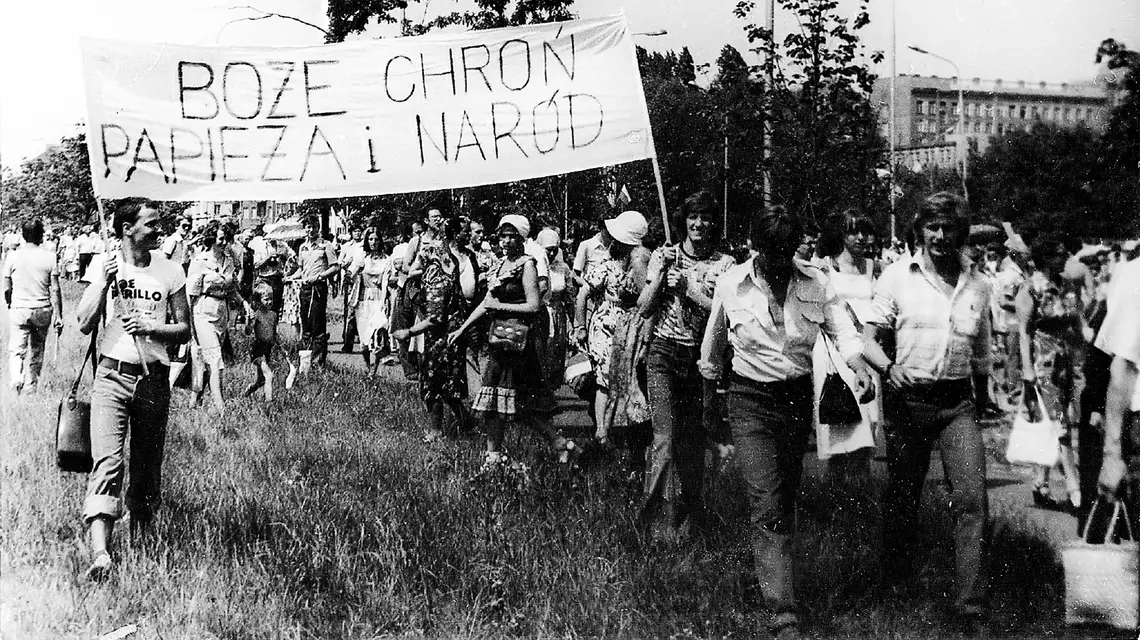 I pielgrzymka Jana Pawła II do Polski, Warszawa, 1979 r. Od lewej Tomasz Mickiewicz i Wojciech Ciszewski / fot. Piotr Rogóyski / 