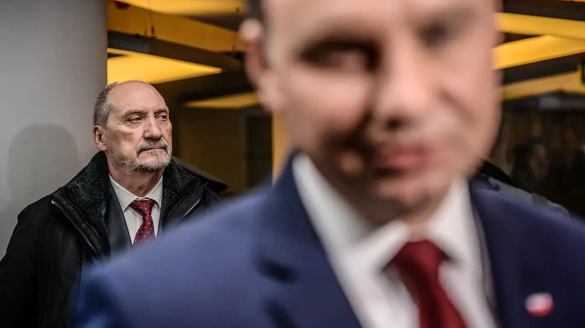 Prezydent Andrzej Duda i szef MON Antoni Macierewicz podczas spotkania w Sztabie Generalnym Wojska Polskiego, 9 grudnia 2016 r. / / Fot. Jakub Kamiński/PAP