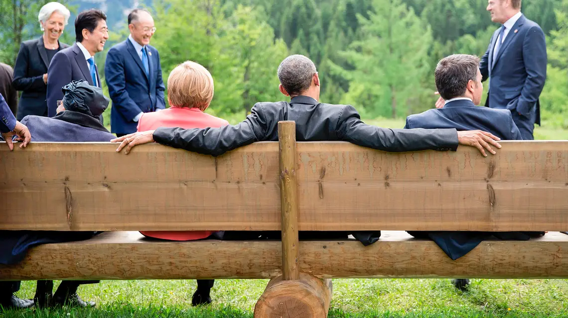 Donald Tusk wśród światowych przywódców podczas szczytu G7, Garmisch-Partenkirchen (Niemcy), czerwiec 2015 r. / Fot. MICHAEL KAPPELER / EAST NEWS 