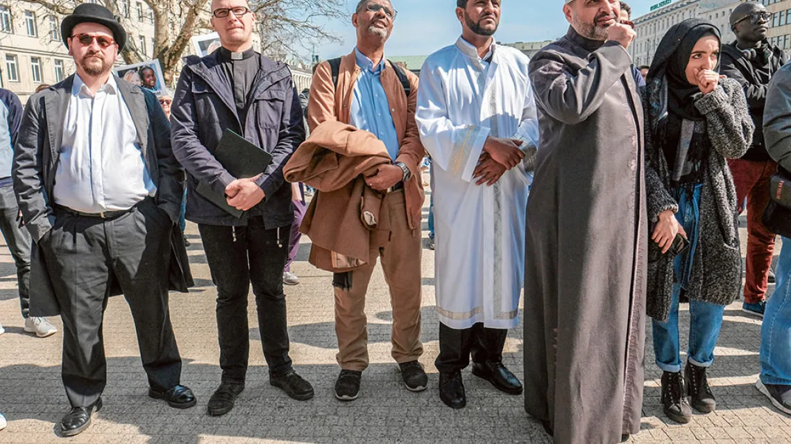 Mufti Nedal Abu Tabaq (drugi z prawej) na manifestacji „Muzułmanie solidarni z prześladowanymi oraz pamięci ofiar zamachów”, Poznań, 30.03.2019 r. / PIOTR SKORNICKI / AGENCJA GAZETA