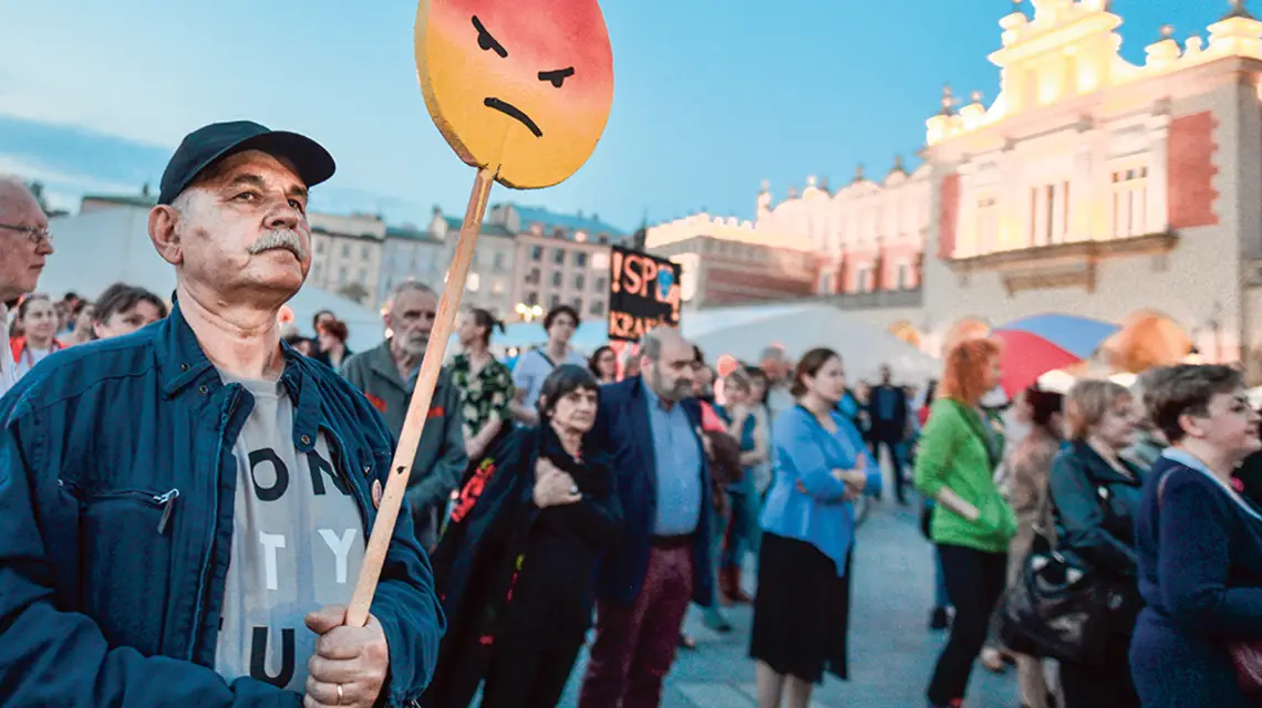 Protest nauczycieli na Rynku Głównym w Krakowie, kwiecień 2019 r. / / ARTUR WIDAK / NURPHOTO / GETTY IMAGES