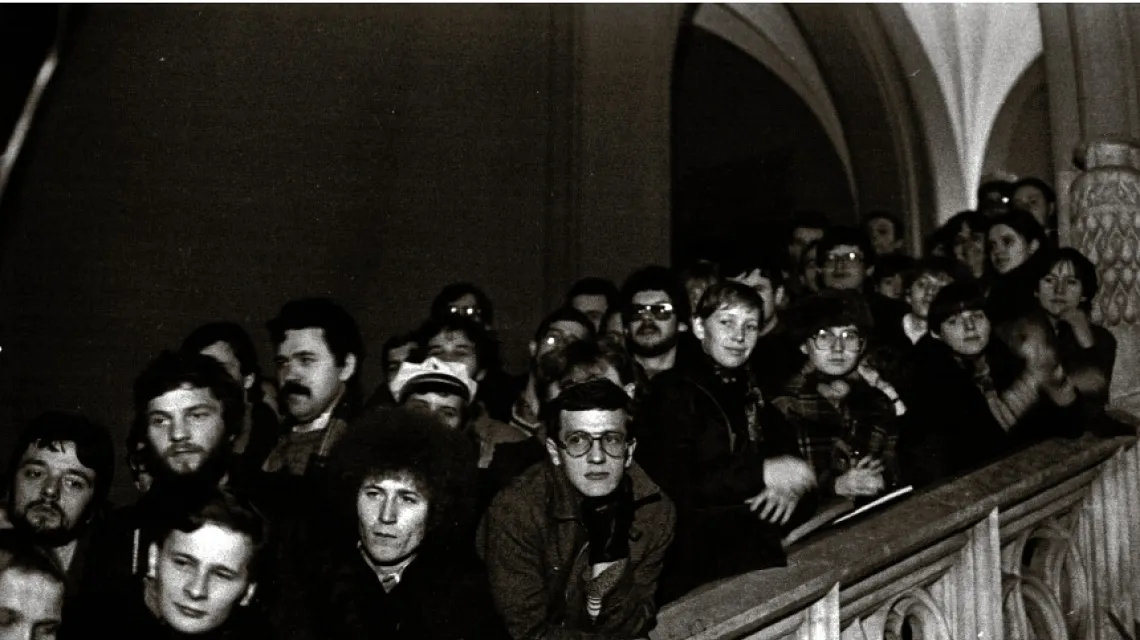 Strajkujacy studenci UJ, 16 lutego 1981 r. Nastepnego dnia NZS zostało zarejestrowane. / fot. Paweł Growicz, IPN / 