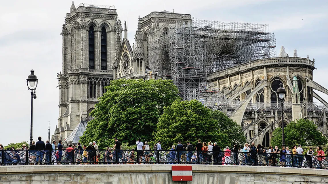 Katedra Notre Dame, 22 kwietnia 2019 r. / IBRAHIM EZZAT / NURPHOTO / GETTY IMAGES