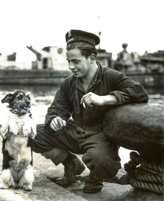 Tomasz Appel jako marynarz niszczyciela ORP „Krakowiak” podczas II wojny światowej. / ARCHIWUM RODZINNE AUTORA
