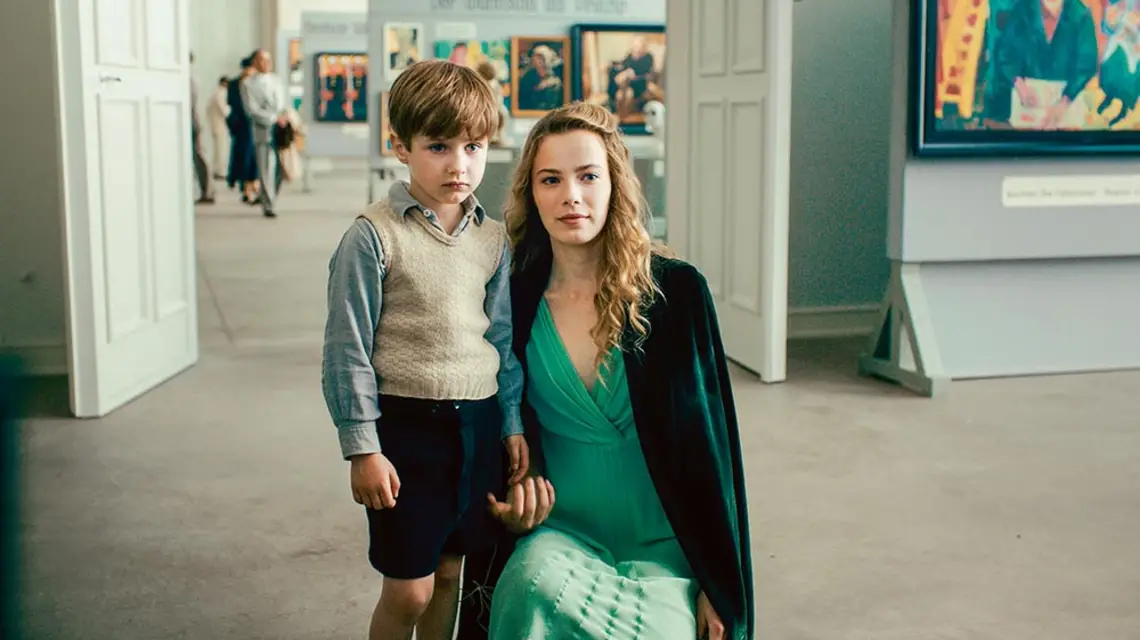 Cai Cohrs i Saskia Rosendahl w filmie „Obrazy bez autora” / AURORA FILMS