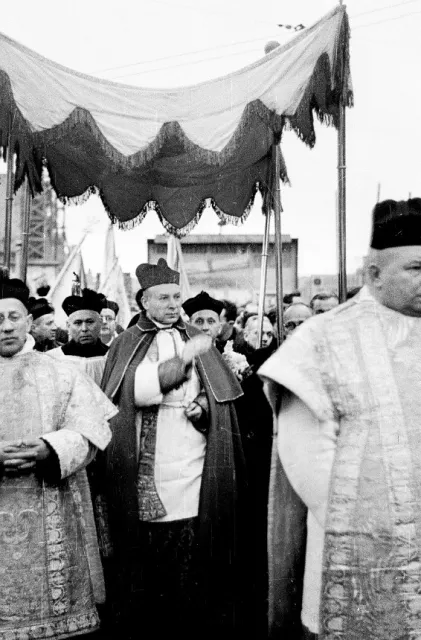 W listopadzie 1948 r. Pius XII mianował Stefana Wyszyńskiego metropolitą gnieźnieńskim i warszawskim. Prymas stał sięszybko celem UB. / fot. PAP / 