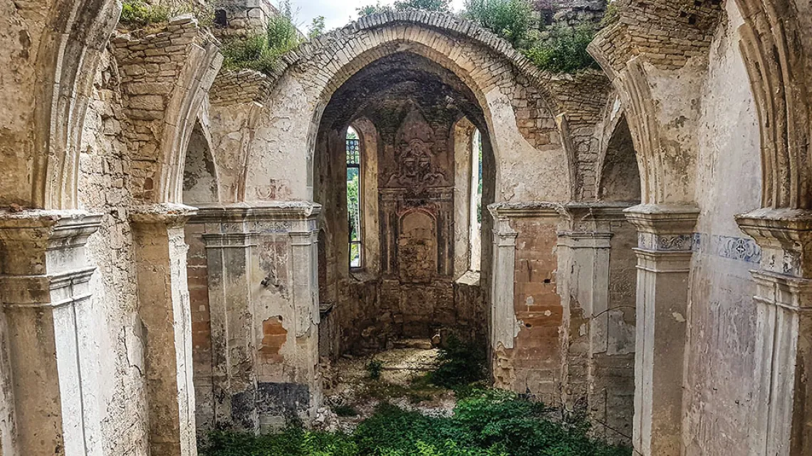 Ruiny gotycko-renesansowego kościoła Trójcy Świętej w Podhajcach, czerwiec 2019 r. / WOJCIECH KONOŃCZUK